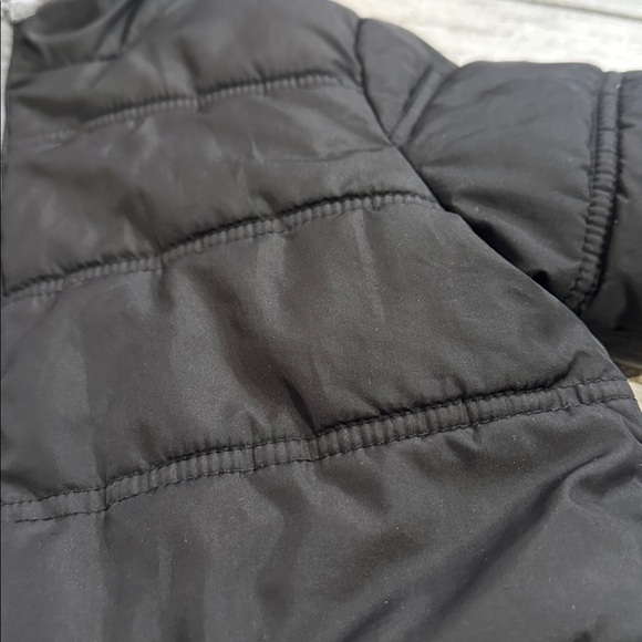 Carters Fleece Lined Black Hooded Puffer Jacket with pockets 2T - Picture 3 of 3